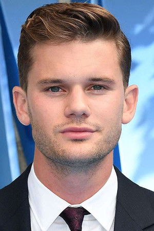 Jeremy Irvine photo