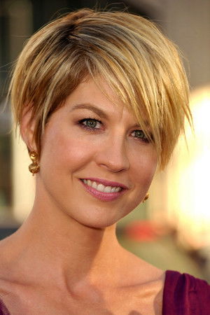 Jenna Elfman photo