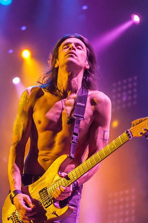 Photo of Nuno Bettencourt from the Latest Netflix gallery