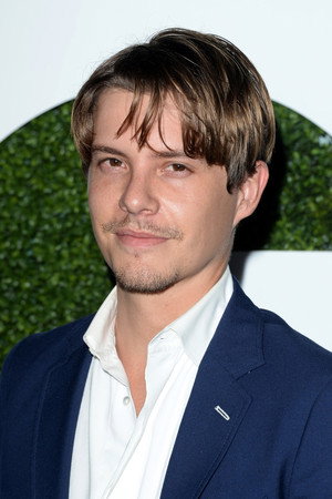 Xavier Samuel photo