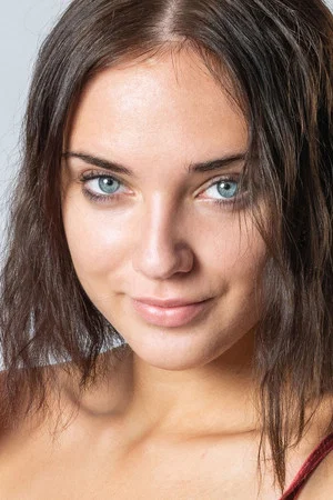 Photo of Oxana Chic from the Latest Netflix gallery