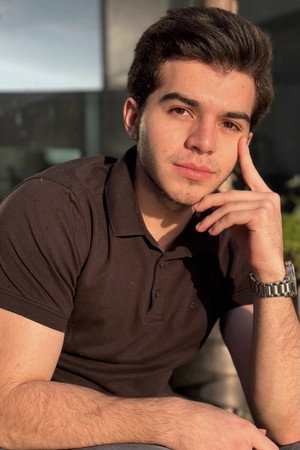 Photo of Andrés Vázquez from the Latest Netflix gallery