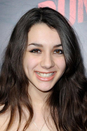 Photo of Hannah Marks from the Latest Netflix gallery