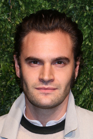 Tom Bateman photo