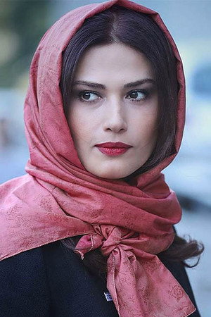 Ladan Mostoufi photo