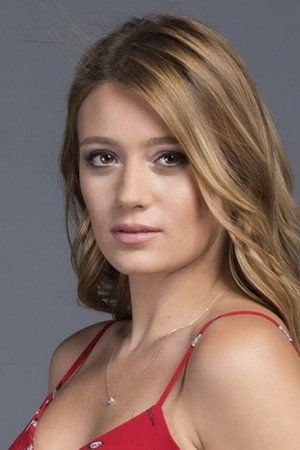 Gizem Karaca photo