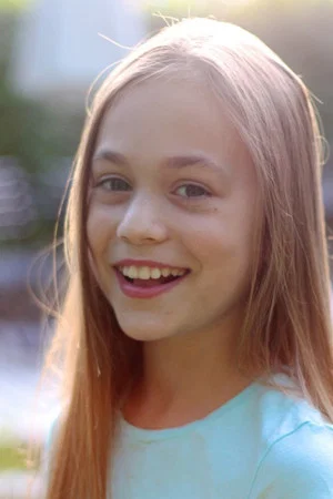 Photo of Ella Ballentine from the Latest Netflix gallery