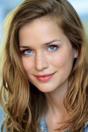 Photo of Elizabeth Lail from the Latest Netflix gallery