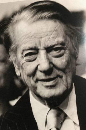 Photo of Enrique Cadícamo from the Latest Netflix gallery