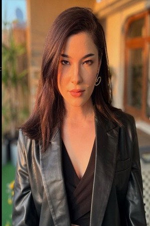 Photo of Esra Kılıç from the Latest Netflix gallery