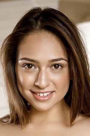 Photo of Sara Luvv from the Latest Netflix gallery