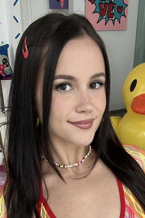 Photo of Iris Leon from the Latest Netflix gallery