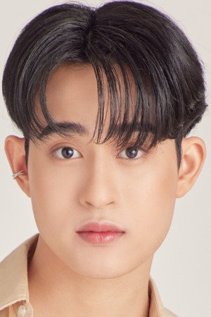 Tinnasit Isarapongporn photo