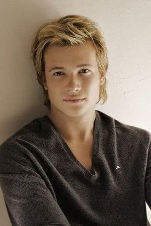 Ed Speleers photo