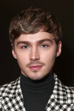 Miles Heizer photo