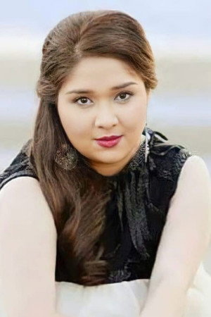 Photo of Anna Larrucea from the Latest Netflix gallery