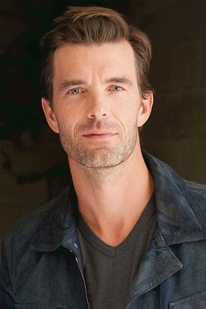 Lucas Bryant photo