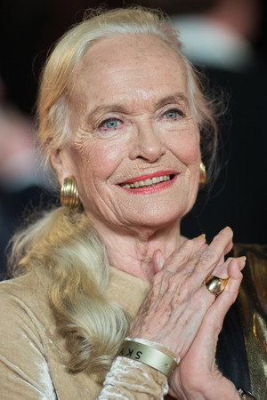 Shirley Eaton photo