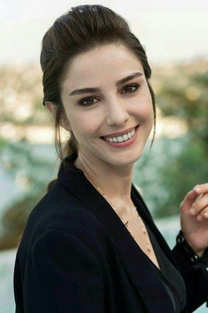 Özge Gürel photo