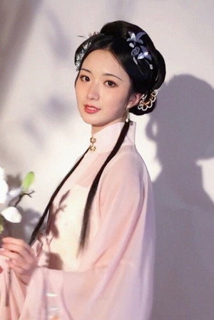 Photo of Qing Qing Cao from the Latest Netflix gallery