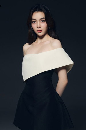 Photo of Sofia Valencia from the Latest Netflix gallery