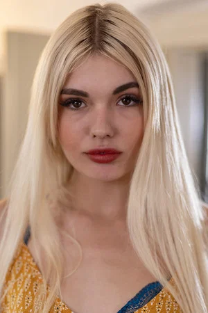 Photo of Luna Wolfs from the Latest Netflix gallery