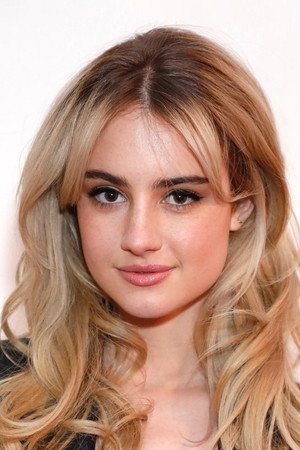 Grace Van Patten photo