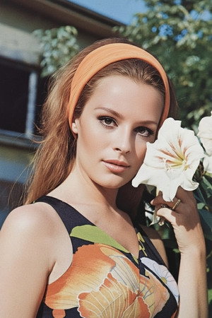 Hülya Koçyiğit photo