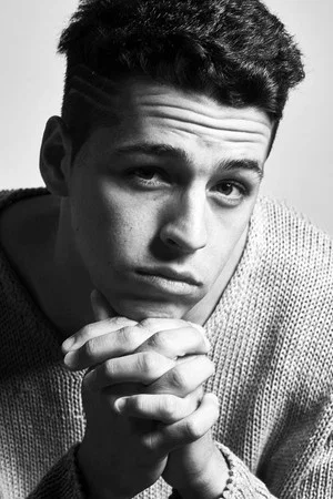 Photo of Simón Hempe from the Latest Netflix gallery