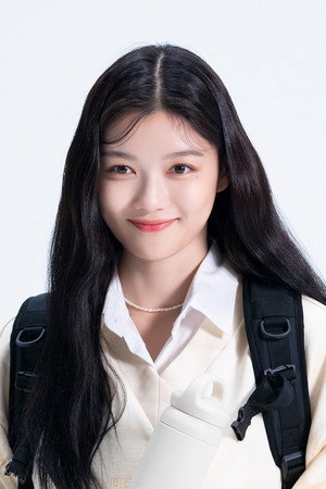 Kim Yoo-jung photo