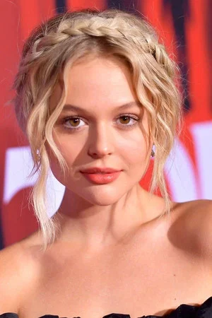 Photo of Emily Alyn Lind from the Latest Netflix gallery