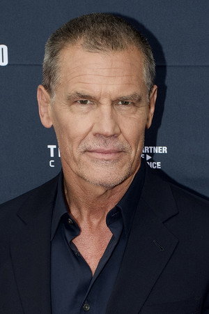 Photo of Josh Brolin from the Latest Netflix gallery
