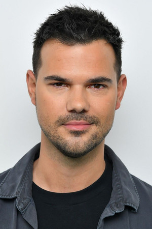 Taylor Lautner photo