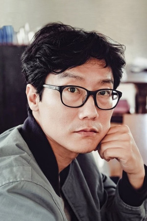 Hwang Dong-hyuk photo
