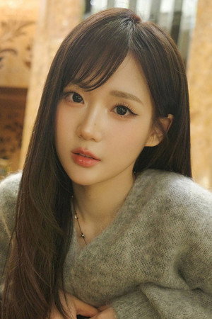 Photo of Yoon Seo-yeon from the Latest Netflix gallery