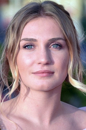 Photo of Laëtitia Clément from the Latest Netflix gallery
