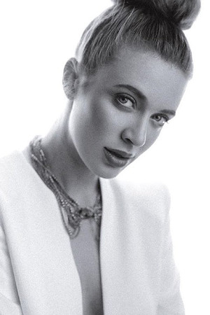 Photo of Laura Kirkpatrick from the Latest Netflix gallery