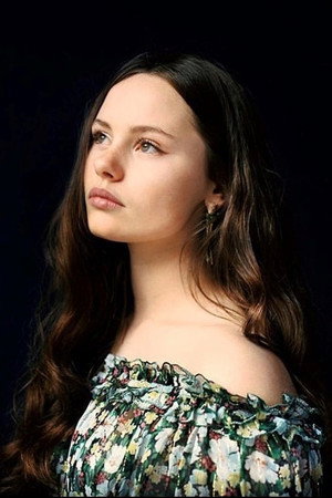 Photo of Louise Labèque from the Latest Netflix gallery