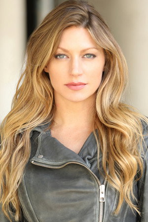 Jes Macallan photo