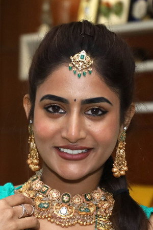 Photo of Nayani Pavani from the Latest Netflix gallery