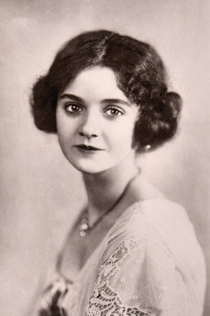 Photo of Mary Odette from the Latest Netflix gallery