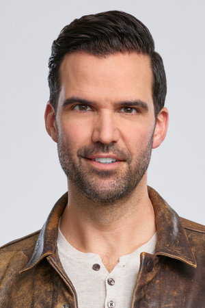 Benjamin Ayres photo