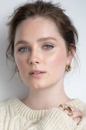 Photo of Amy Forsyth from the Latest Netflix gallery