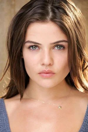 Danielle Campbell photo