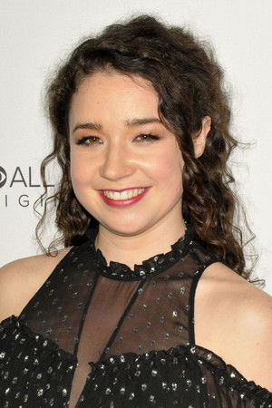 Sarah Steele photo