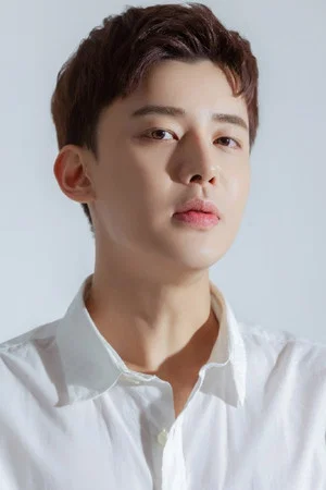 Photo of Seok-Jun Woo from the Latest Netflix gallery