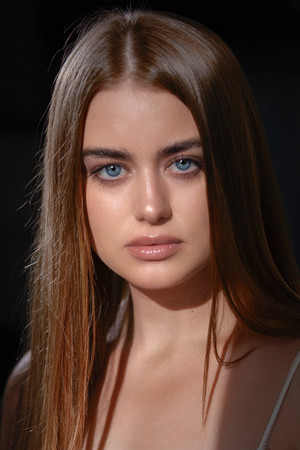 Photo of Alli Hart from the Latest Netflix gallery