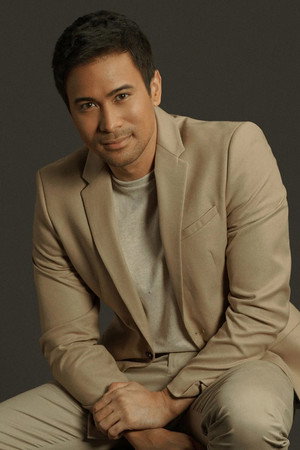 Photo of Sam Milby from the Latest Netflix gallery