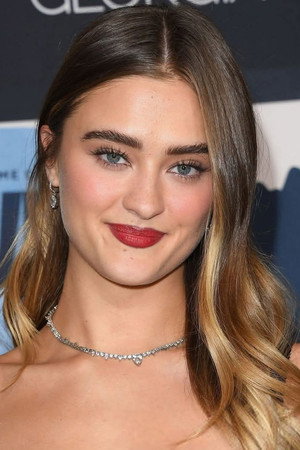 Photo of Lizzy Greene from the Latest Netflix gallery