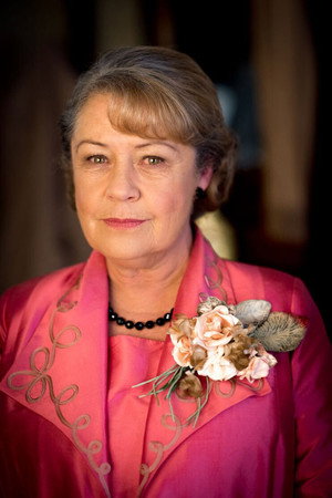 Noni Hazlehurst photo